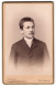Fotografie F. Willmann, Stuttgart, Portrait Junger Herr In Modischer Kleidung Mit Krawatte  - Personnes Anonymes