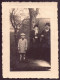 PHOTO D UN COUPLE AVEC UN ENFANT AU FORT DE BREGILLE BESANCON 1937 - 7 X 9.5 CM - Personnes Anonymes