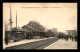 80 - VILLERS-BRETONNEUX - LES QUAIS DE LA GARE DE CHEMIN DE FER - TRAIN - Villers Bretonneux