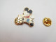 Superbe Pin's En EGF , Disney , Mickey  , Football  , Non Signé - Disney