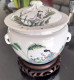 CHINE : XIXème Pot Couvert En Porcelaine Polychrome Famille Verte - Asiatische Kunst