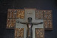 Christ En Croix Art Déco En Bois Et Métal Léger Comportant Les 14 Stations De Jésus Reliquaire Ex Voto Chemin De Croix - Religión & Esoterismo