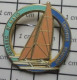 2120 Pin's Pins / Beau Et Rare / SPORTS / VOILE BATEAU VOILIER QUEBEC ST MALO TROPHEE STARPIN'S TRIMARAN - Zeilen