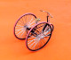 Rudge Central Gear Tricycle   1886  (avec Son Support)  Echelle : 1/15ème - Other & Unclassified