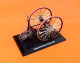 Rudge Central Gear Tricycle   1886  (avec Son Support)  Echelle : 1/15ème - Other & Unclassified