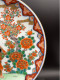 Delcampe - Assiette YAMATOKU  1920-1930  Porcelaine Japon Signé + Estampille  Diam 25cm Rouge Or  #240032 - Asiatische Kunst