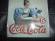 * Belle Réédition- Plaque En Tôle Lithographiée Avec Rebord : Publicité éditée Par Coca-Cola - Tin Signs (vanaf 1961)
