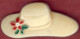 ** BROCHE  CHAPEAU - FLEURS ** - Broches