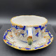 Delcampe - DESVRES Tasse + S/tasse FOURMAINTRAUX Frères 1877  Signé Mod 1495 Faïence Stannifère  #240022 - Desvres (FRA)