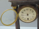 -ANCIENNE PENDULETTE STYLE EMPIRE ANNEES 50 A RESTAURER Sortie De Grenier    E - Horloges