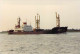 Delcampe - Lot De 100 BATEAUX DE COMMERCE - Photos Couleur Format CPM Cargo Ferry Merchant Ship Tanker Carrier Boats 1980-2000 - 100 - 499 Cartes