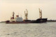 Delcampe - Lot De 100 BATEAUX DE COMMERCE - Photos Couleur Format CPM Cargo Ferry Merchant Ship Tanker Carrier Boats 1980-2000 - 100 - 499 Karten