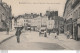 V3- 60) BRETEUIL OISE) PLACE DE L ' HOTEL DE VILLE ET RUE D' AMIENS - ( ANIMATION -  2 SCANS ) - Breteuil