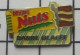 713B  Pin's Pins / Beau Et Rare / ALIMENTATION / BARRE GLACEE CHOCOLAT NUTS NESTLE - Lebensmittel