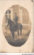 AIVP1-0037 - MILITARIA - UN SOLDAT A CHEVAL  - Uniformi