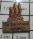 713B Pin's Pins / Beau Et Rare : ALIMENTATION / RESTAURANT AU FEU DE BOIS METZ Le Préféré De Jeanne D'Arc ! - Food