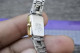 Delcampe - Vintage Seiko Tiny 1E20 5520 Lady Quartz Watch Japan Rectangular Shape 14mm - Montres Anciennes