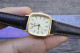 Delcampe - Vintage Seiko Year 1987 1221 5490 Yellow Dial Lady QuartzWatch Japan Cushion22mm - Antike Uhren