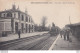 B11-60) CHAUMONT EN VEXIN (OISE) LA GARE - ARRIVEE D ' UN TRAIN - ( ANIMEE - LOCOMOTIVE - VOYAGEURS - 2 SCANS ) - Chaumont En Vexin