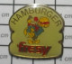 615A Pin's Pins / Beau Et Rare / ALIMENTATION / HAMBURGER FRESY CLOWN - Food