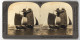 Stereo-Fotografie Keystone View Co., Meadville, Ansicht Manchuria, Chinese Junk Under Full Sail On The Yellow Sea  - Stereo-Photographie