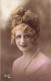 FANTAISIES - Femmes - Femme Souriante - Collier En Robe - Colorisé - Carte Postale Ancienne - Women