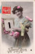 FETES ET VOEUX - Nouvel An - Heureuse Année - Une Femme  Tenant Un Petit Sac - Colorisé - Carte Postale Ancienne - Neujahr