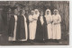 CARTE-PHOTO . MEDECIN ET INFIRMIERES DE LA CROIX ROUGE + MILITAIRES . PERS. NOMEES AU VERSO . ANNEE 1918  .  2 SCANNES - Croix-Rouge