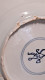 Delcampe - Chine Kangxi, XVIIIe Siècle Assiette Porcelaine Signée D'un Swastika Dans Un Double Cercle - Arte Asiático