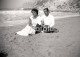 Delcampe - 10 SLIDES SET 1960 COUPLE MAN WOMAN FEMME PLAGE BEACH 90mm ORIGINAL AMATEUR NEGATIVE NOT PHOTO NO FOTO - Andere & Zonder Classificatie