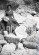 Delcampe - 10 SLIDES SET 1960 COUPLE MAN WOMAN FEMME PLAGE BEACH 90mm ORIGINAL AMATEUR NEGATIVE NOT PHOTO NO FOTO - Andere & Zonder Classificatie