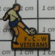 1318A Pin's Pins / Beau Et Rare : SPORTS / CLUB FOOTBALL FCW VETERANS - Calcio