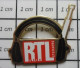 1615A Pin's Pins / Beau Et Rare : MEDIAS / CASQUE AUDIO RADIO RTL LUTZEBUERG - Medias