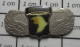 322 Pin's Pins / Beau Et Rare / MILITARIA / INSIGNE AIRBORNE US ARMY TETE D'AIGLE SCREAMIN' EAGLE - Militares