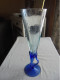 Delcampe - Vintage - Grand Vase Flûte Cône En Verre Bleuté Sur Pied Torsadé Verrerie D'Art - Vasi