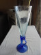 Delcampe - Vintage - Grand Vase Flûte Cône En Verre Bleuté Sur Pied Torsadé Verrerie D'Art - Vasen