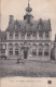 F17-59) CASSEL (NORD) ANCIEN HOTEL DE VILLE  - ANIMEE - 1904  - ( 2 SCANS ) - Cassel