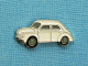 1 PIN'S /  ** RENAULT 4 CV / 4 CYLINDRES EN LIGNE & 8 SOUPAPES ** - Renault