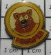 713J Pin's Pins / Beau Et Rare / THEME : ANIMAUX / OURS BRUN PROSPER PAIN D'EPICES - Animaux