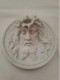 Médaillon.   Figurant Le Christ À La Couronne D'épines.   Porcelaine Blanche En Biscuits.   Bas-relief. - Religious Art