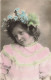 FANTAISIES - Une Petite Fille Avec Une Couronne De Fleurs - Colorisé - Carte Postale Ancienne - Other & Unclassified