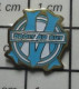 413D Pin's Pins / Beau Et Rare / THEME SPORTS / CLUB FOOTBALL OLYMPIQUE DE MARSEILLE DROIT AU BUT - Calcio