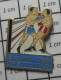 713c Pin's Pins / Beau Et Rare / SPORTS / BOXE BOXEURS BOXING CLUB CREUTZWALD - Pugilato