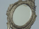 -JOLI ANCIEN MIROIR FACE A MAIN STYLE LOUIS XV ROCAILLE Bronze Argenté    E - Spiegels