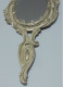 Delcampe - -JOLI ANCIEN MIROIR FACE A MAIN STYLE LOUIS XV ROCAILLE Bronze Argenté    E - Spiegels
