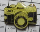 713c Pin's Pins / Beau Et Rare / PHOTOGRAPHIE / APPAREIL PHOTO ARGENTIQUE AE-1 - Photography