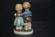 Couple D'enfants Au Bouquet De Fleur Frère & Sœur M.J. Hummel 220 Gerhard Skrobek Goebel 1952 Céramique Allemande RARE - Hummel (DEU)