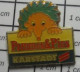 713c Pin's Pins / Beau Et Rare / ANIMAUX / HERISSON VERT POMMES & PINS KARSTADT - Animaux