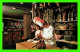 HAMILTON, ONTARIO - HOLIDAY INN - LE CHEF DANS LA SALLE À DINER - PETERBOROUGH POST CARD CO LTD - - Hamilton