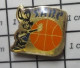 512g2 Pin's Pins / Beau Et Rare : SPORTS / CLUB BASKET-BALL BALLON LAPIN LIEVRE SABC - Baloncesto